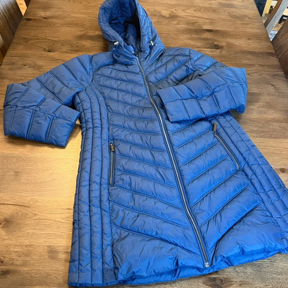 Michael Kors Women's Large Navy Ultra Lightweight Winter Jacket